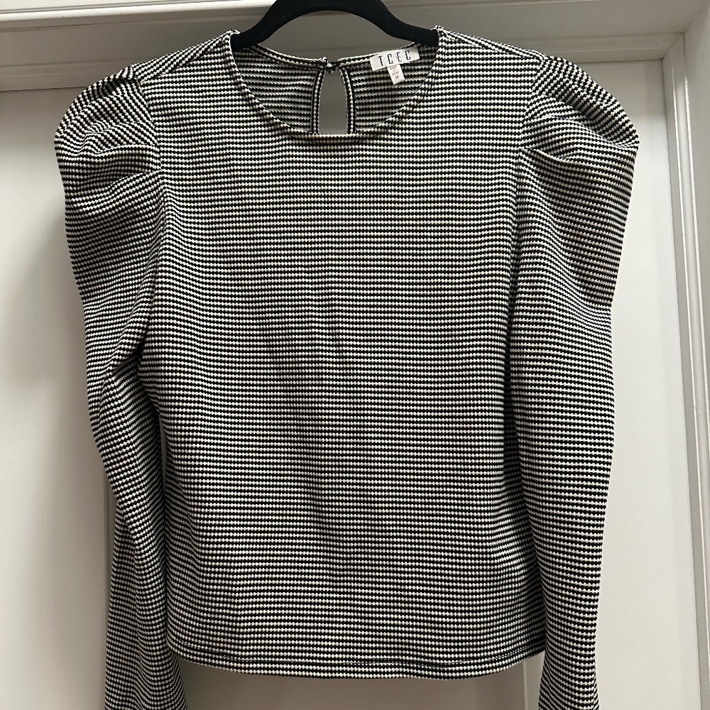 TCEC striped top sz medium